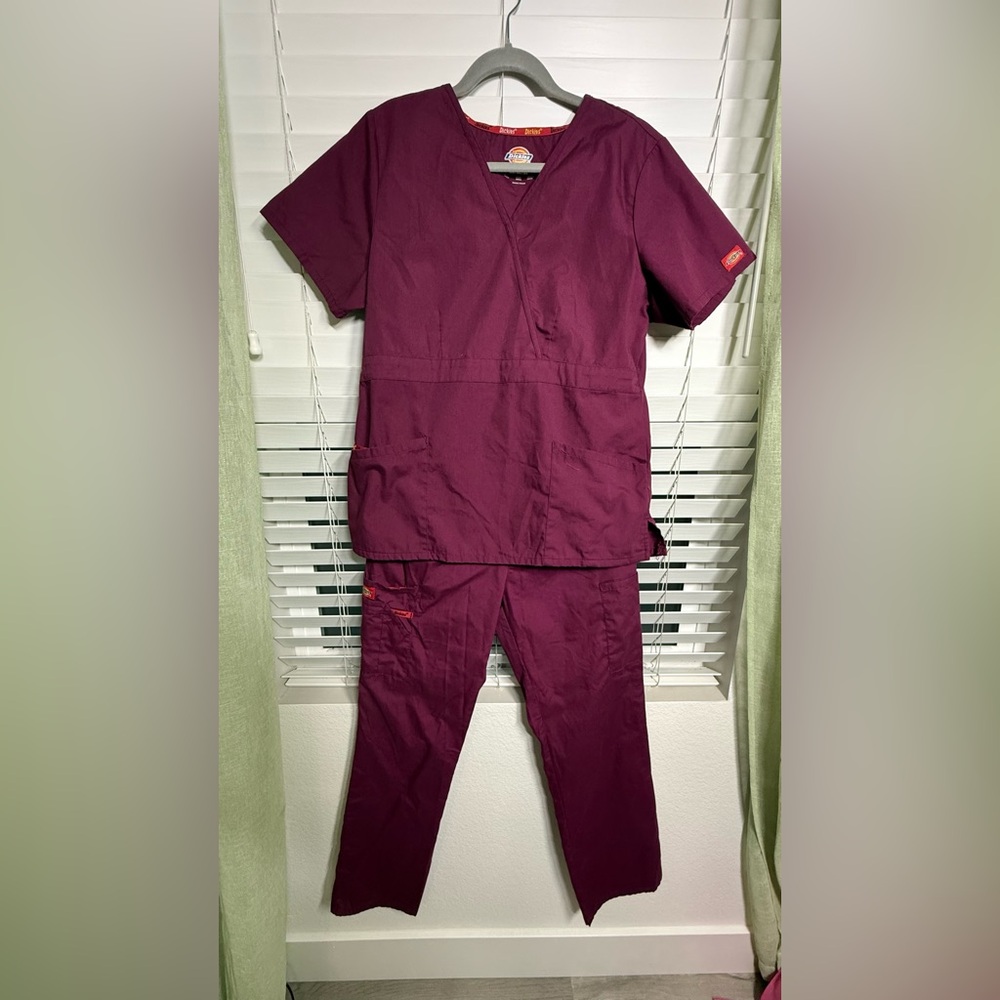 Dickies Scrubs Set – Good Condition